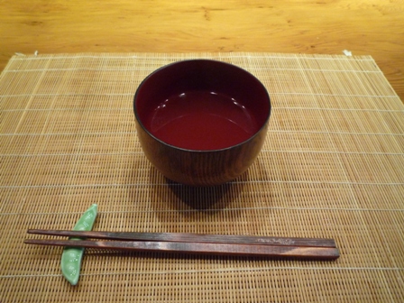 お味噌汁をしみじみと味わう お味噌汁をしみじみと味わう